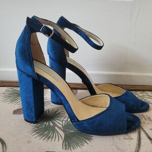 Betsey Johnson Carly Something Blue Velvet Ankle Strap Chunky Heel Sandal 8.5